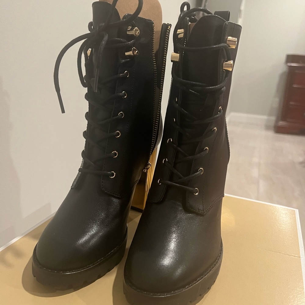 Michael Kors boots like new